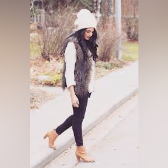 Dynamite Faux Fur Vest - Picture 3 of 8